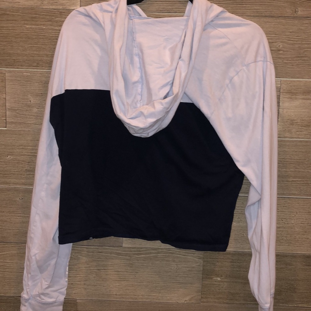Hollister long sleeve hooded shirt size medium - Picture 3 of 4